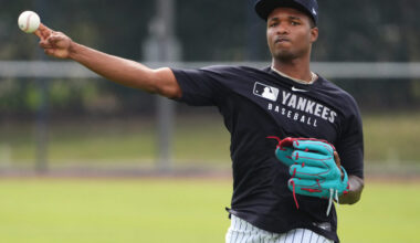 Yankees Re-Sign Michael Arias To Minor League Deal