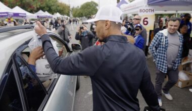 Mookie Betts' 5050 Foundation & Los Angeles Dodgers Foundation Deliver Smiles During Thanksgiving Event