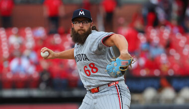 Seattle Mariners Randy Dobnak...