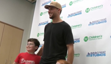 Braves spread holiday cheer, distribute toys to young patients at Children’s Healthcare of Atlanta
