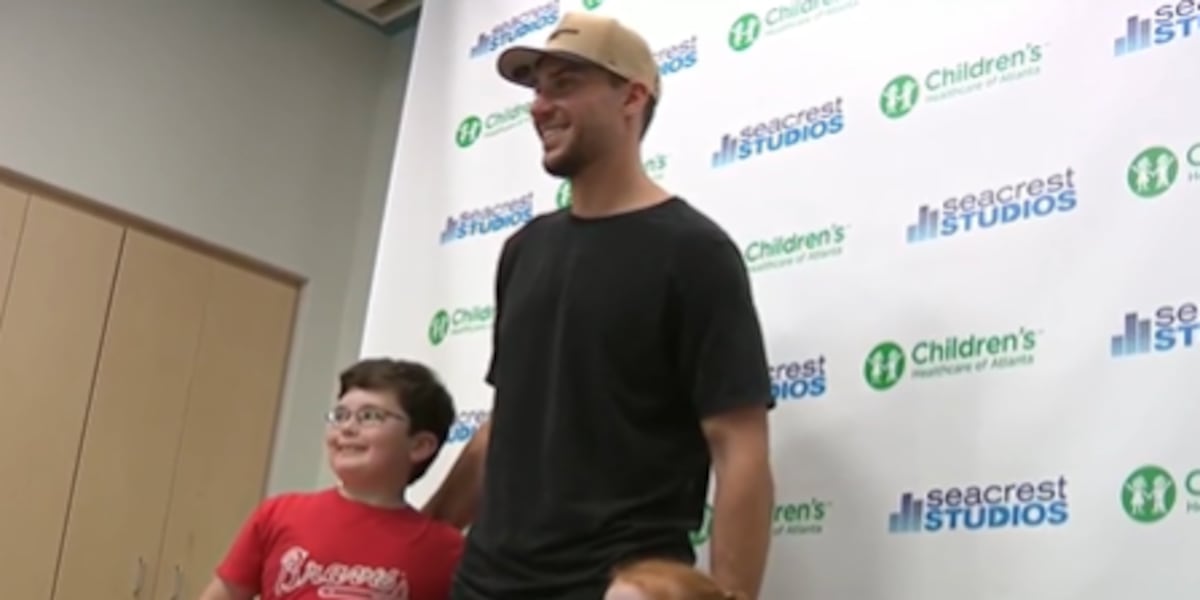 Braves spread holiday cheer, distribute toys to young patients at Children’s Healthcare of Atlanta