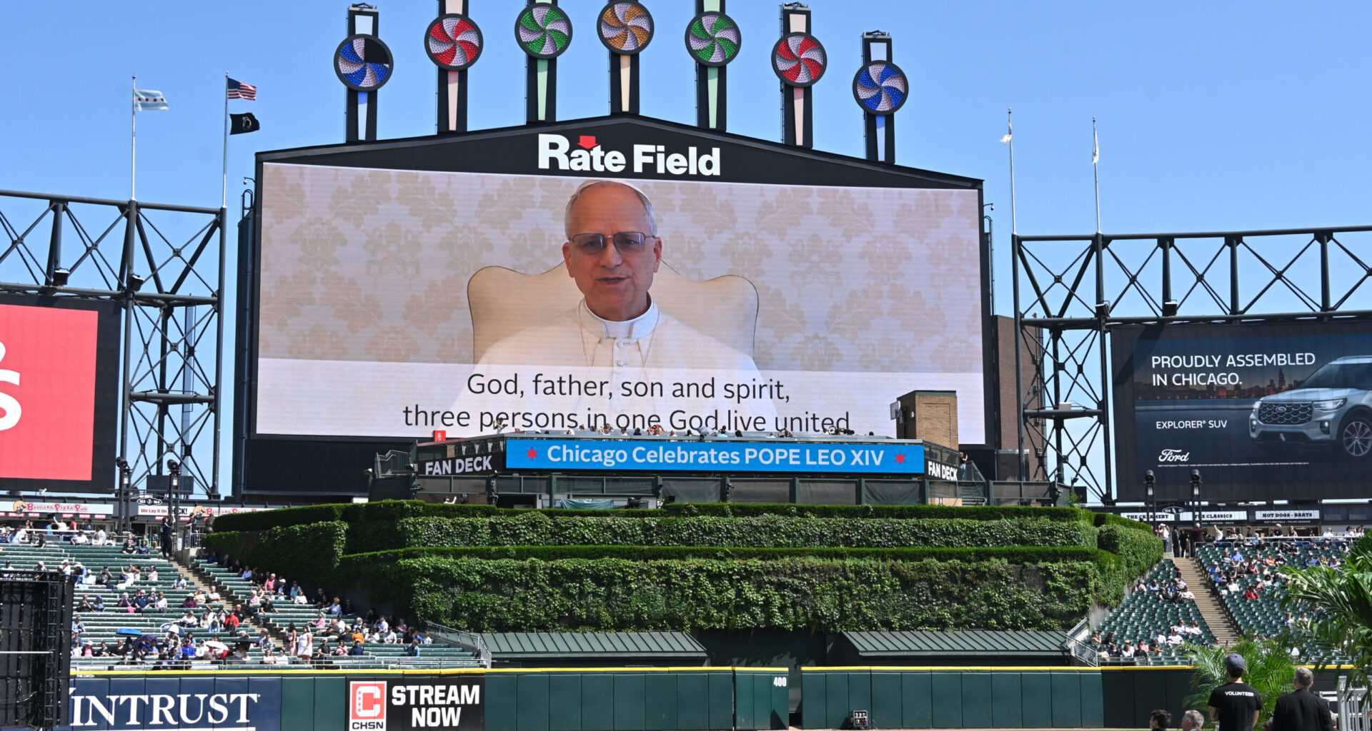 Pope Leo XIV Receives Nellie Fox Bat as Thanksgiving Gift, Delighting White Sox Fan Pontiff