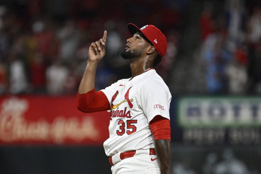 Reds Claim Roddery Muñoz - MLB Trade Rumors