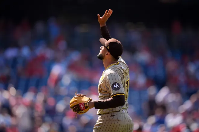 Bringing back Robert Suarez is a long shot for the Padres