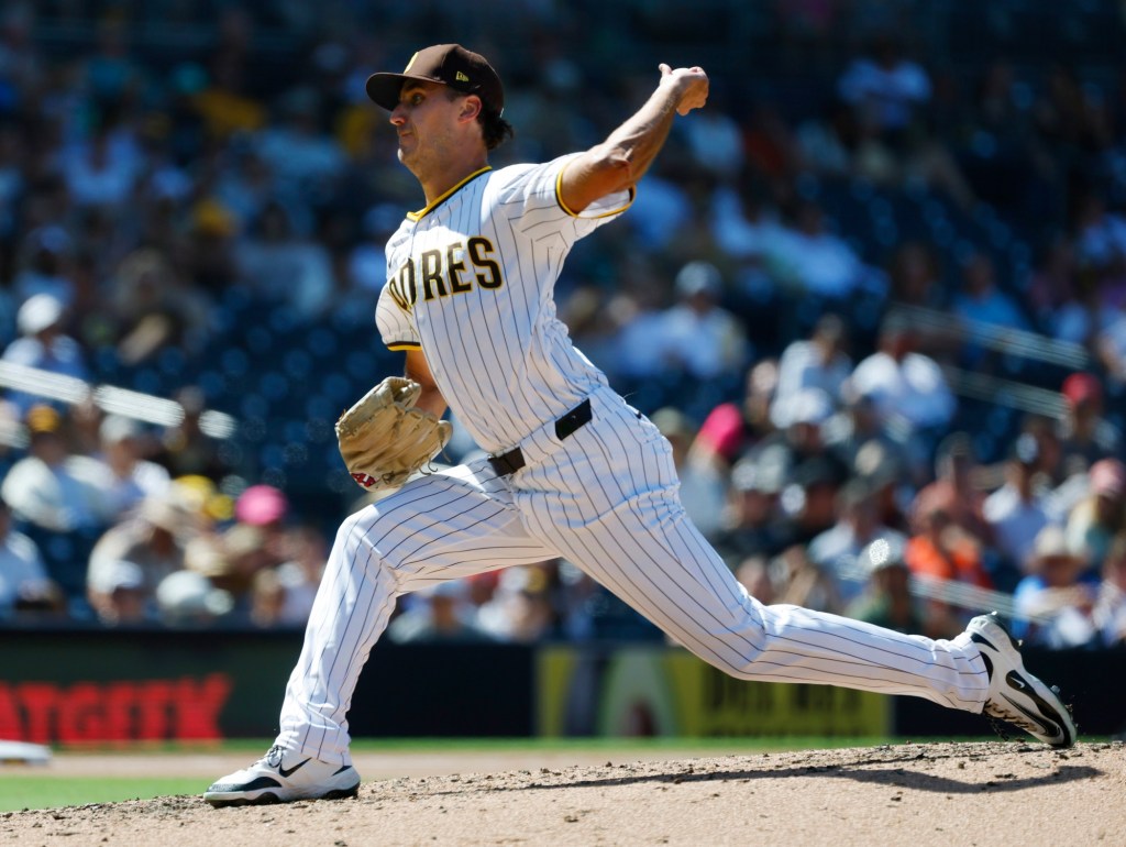 Padres re-sign pitcher Kyle Hart to 1 -year deal with club option