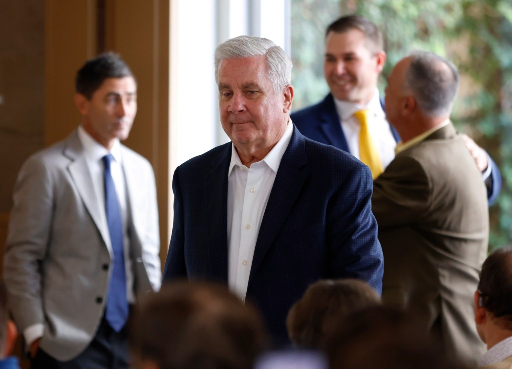 Who will buy the Padres? Here's hoping for someone with deep pockets, passion for baseball