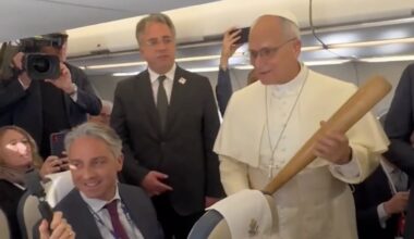 Reporter Gives Pope Leo White Sox Icon Nellie Fox's Bat