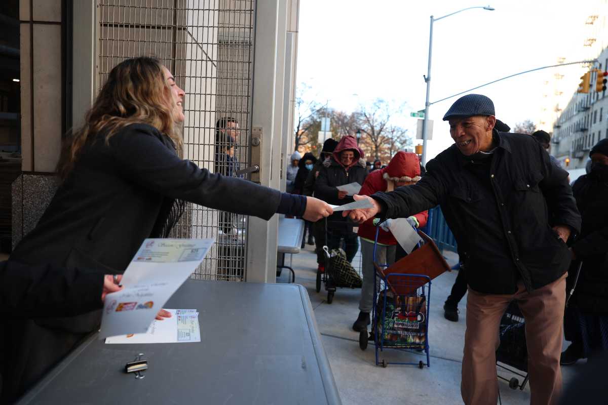 New York Yankees host their annual Thanksgiving Food Voucher Giveaway – Bronx Times