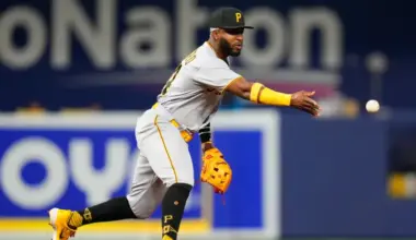 Blue Jays sign 26-year old switch-hitting infielder to free agent contract image