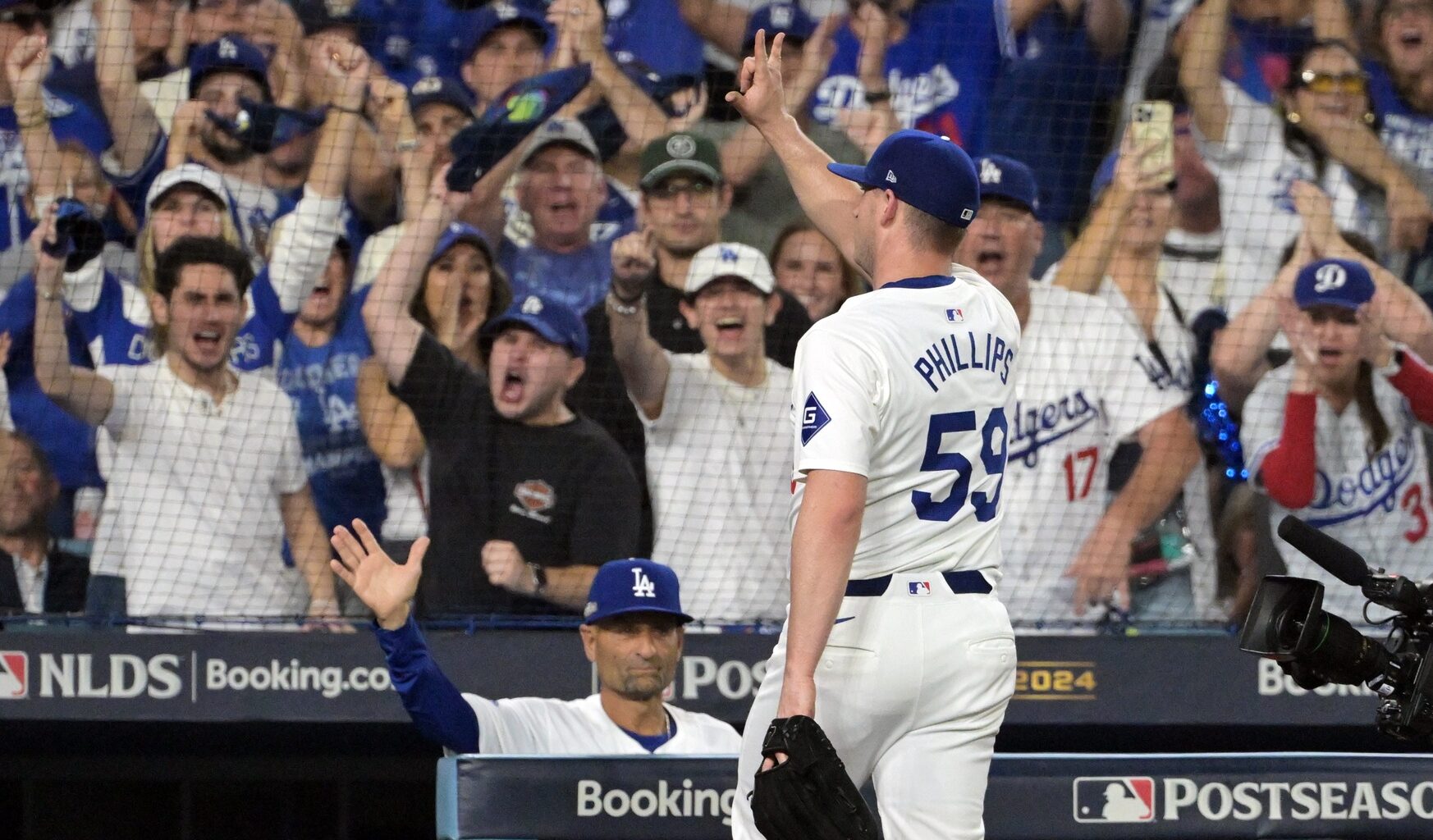 Cubs urged to pursue non-tendered closer who logged 45 saves from 2023-2024