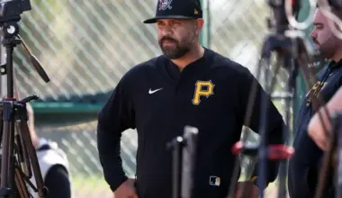 Reds add pitching help from Pirates image