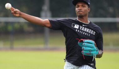 Former Cubs flamethrower improbably retained by Yankees following non-tender