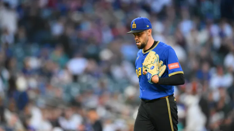 Mariners sign free agent pitcher who keeps playing in MLB at 38 years old image