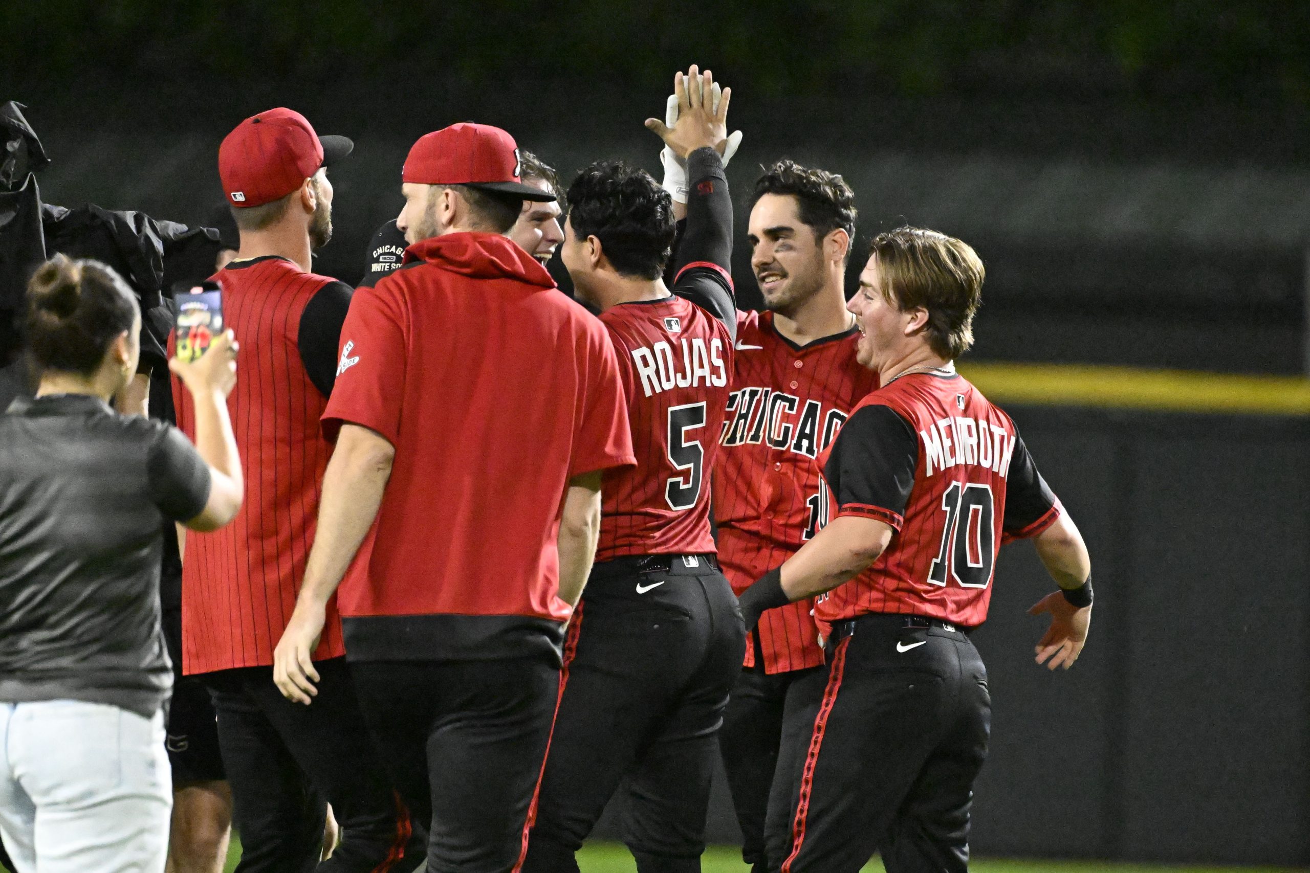 Chicago White Sox non-tendered 3 players, with two coming as a surprise