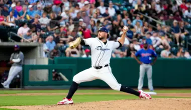 Rockies sign 30-year old free agent pitcher from the Astros image