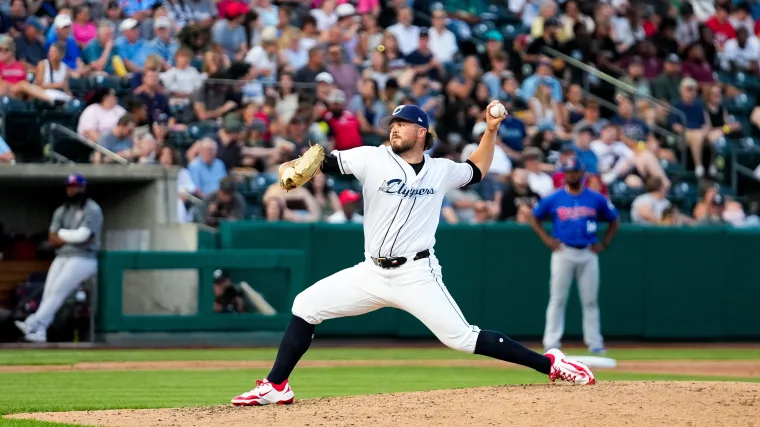 Rockies sign 30-year old free agent pitcher from the Astros image