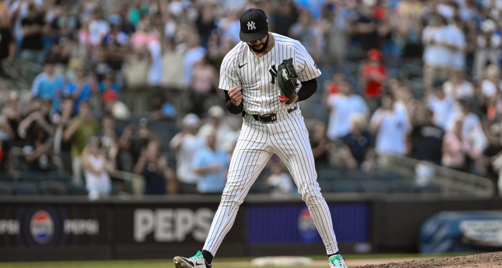 Cubs Still Open to Reunite 2x Reliever of the Year with Craig Counsell