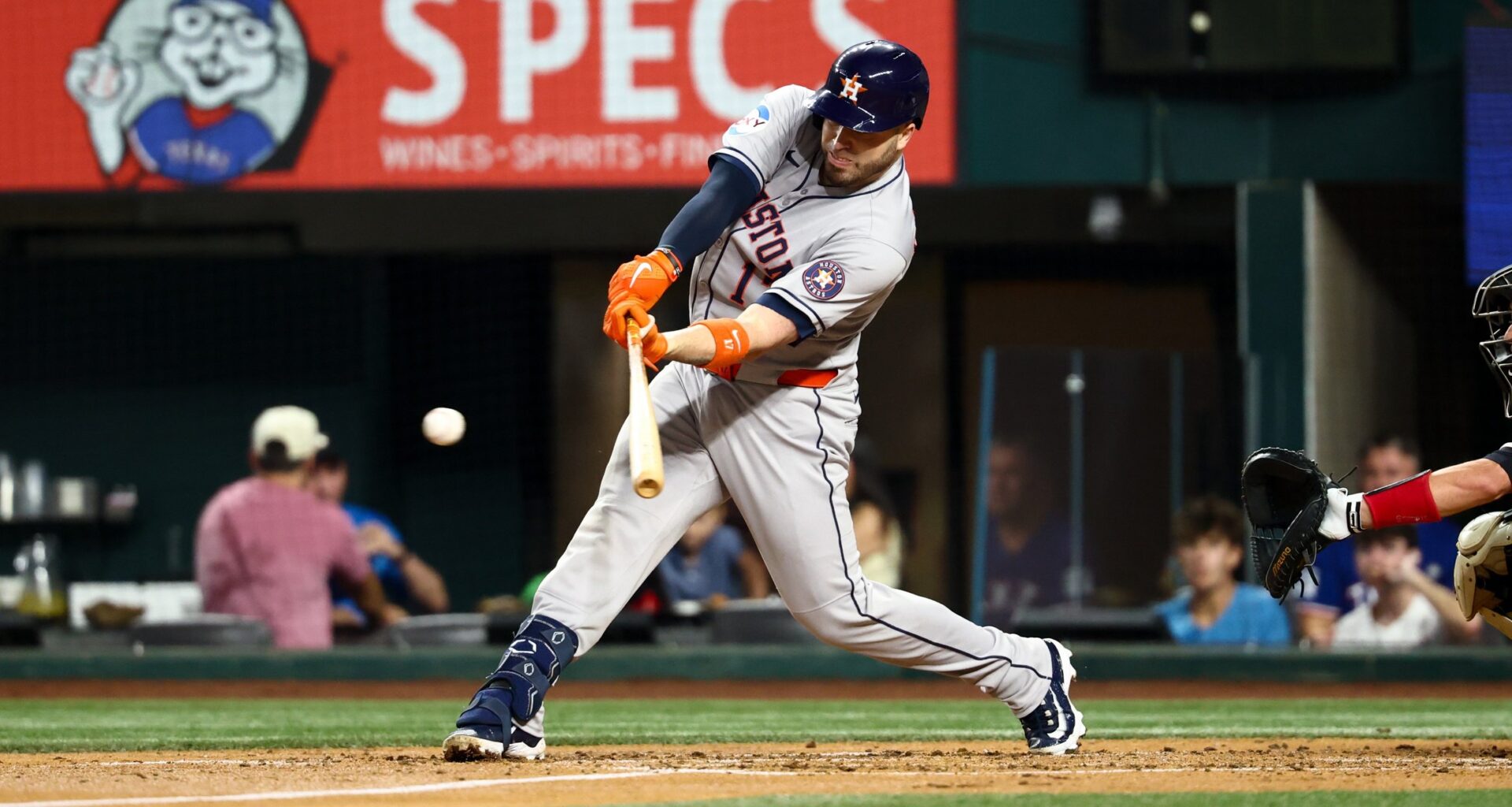 Rays Linked to Potential New Backup Catcher in Free Agency