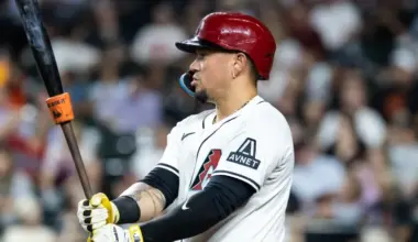 Diamondbacks have 12 players choose free agency rather than return on Arizona contracts image