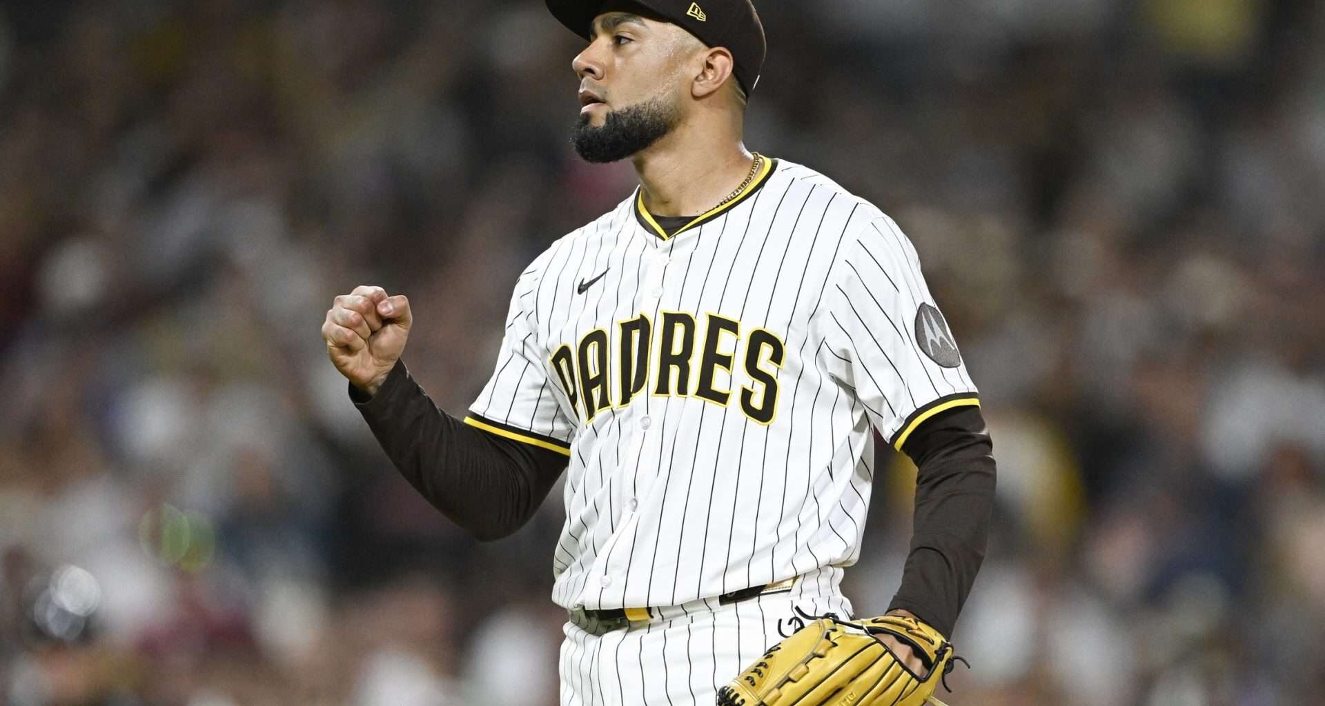 Miami Marlins Will Sign Robert Suarez