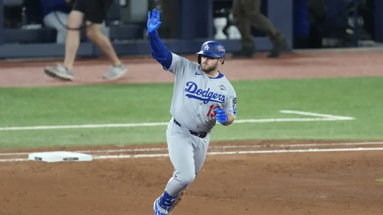 Dodgers predicted to break baseball once again by signing $120 million two-time World Series champ, three-time All-Star to replace Max Muncy image