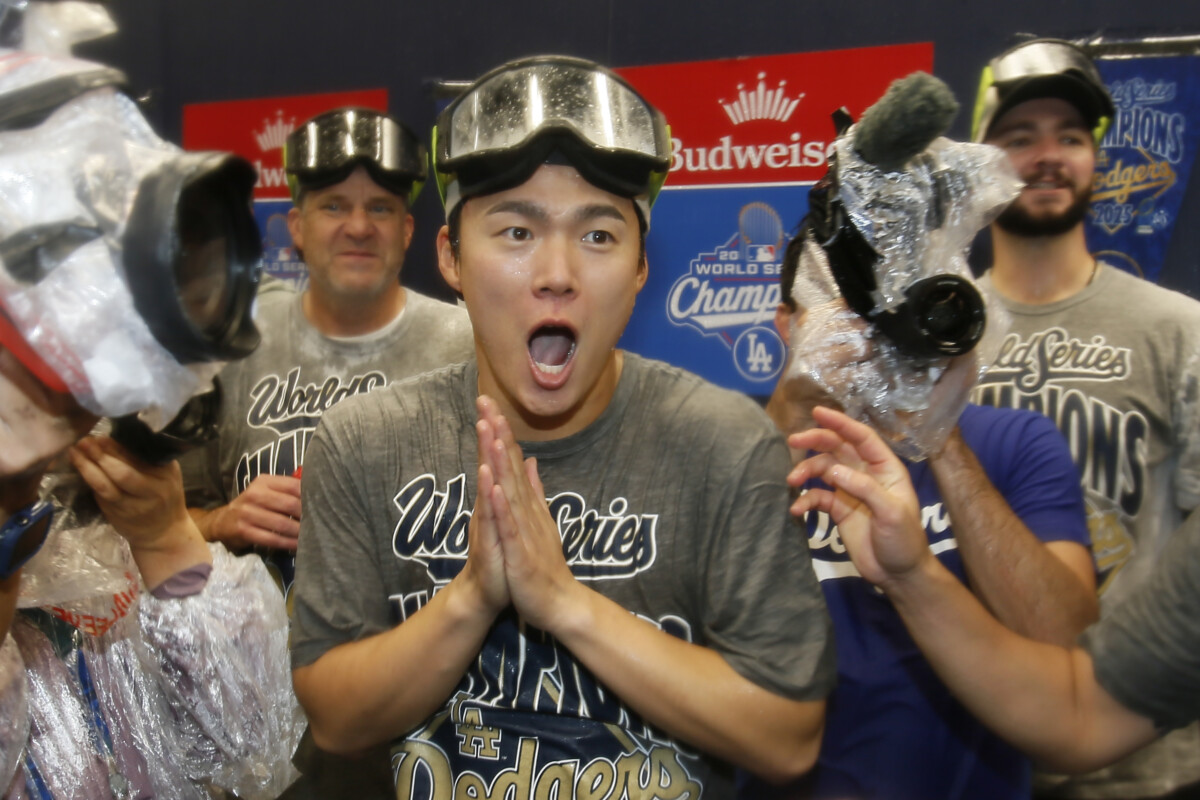 Giants, Padres Stars Praise Dodgers' Yoshinobu Yamamoto After World Series