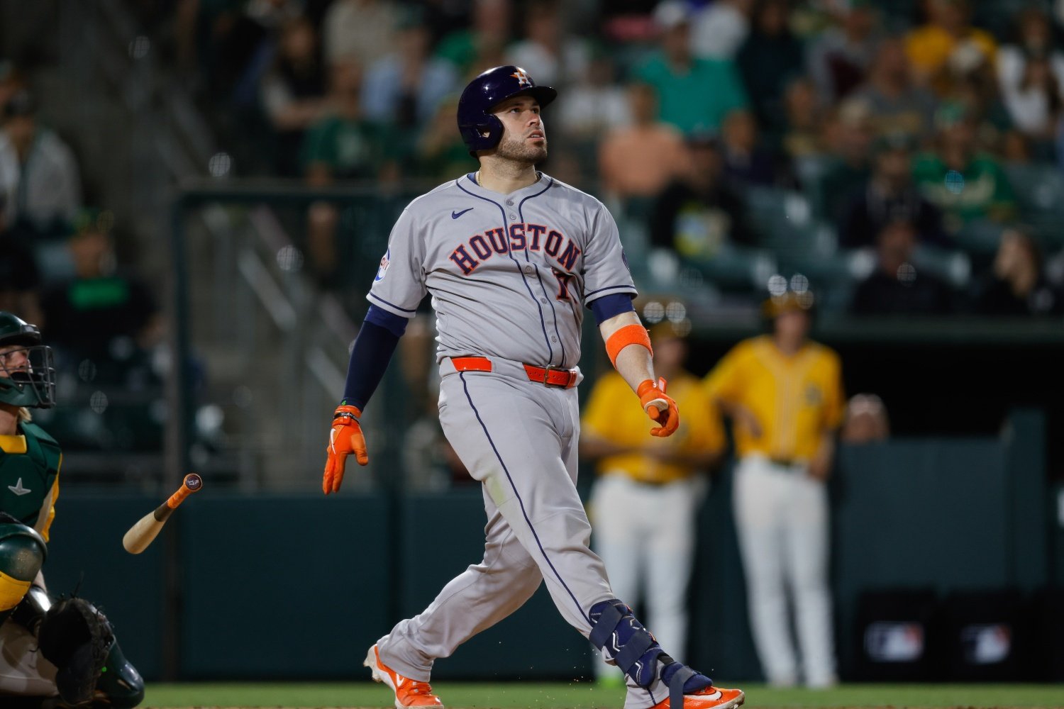 Victor Caratini Could Be Perfect Fit for Minnesota Twins Behind the Plate - Twins