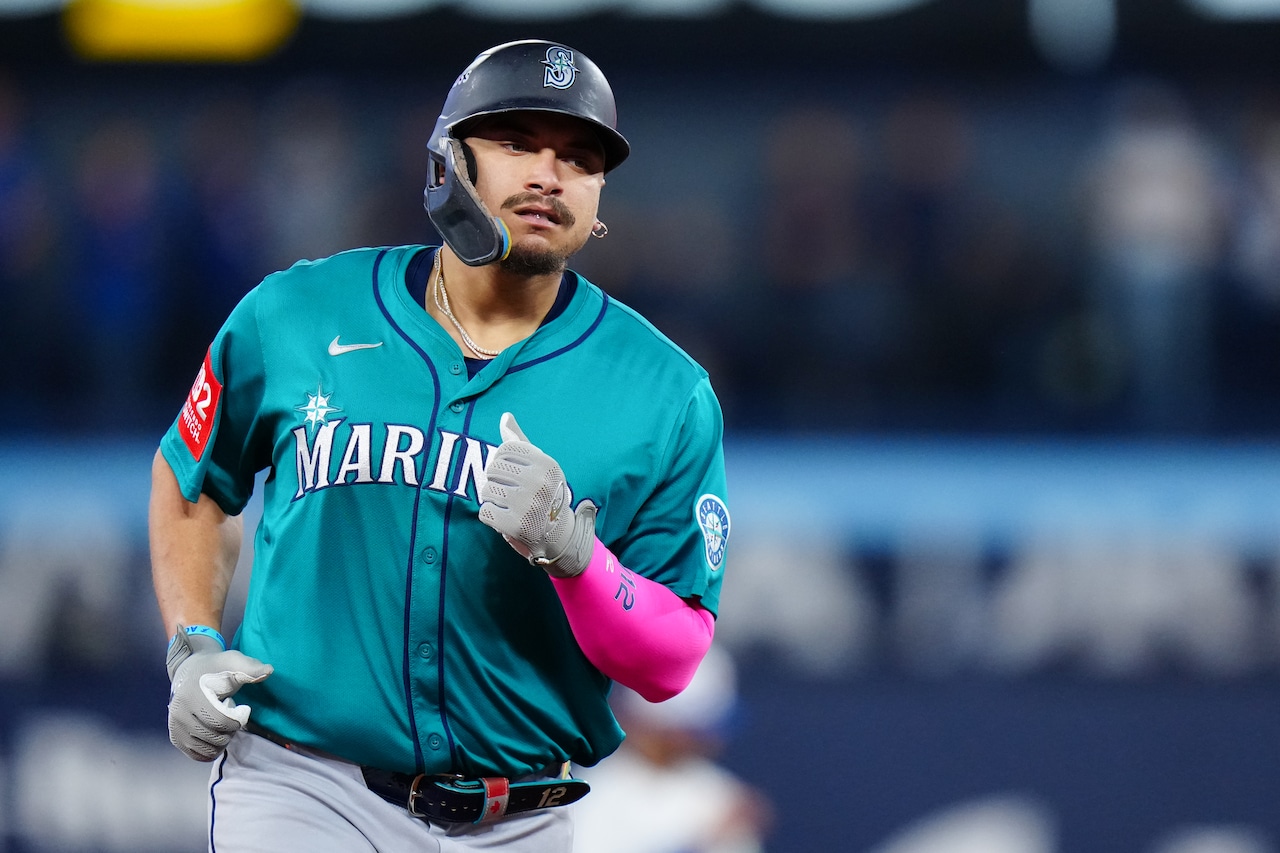 MLB free agent contract predictions 2025