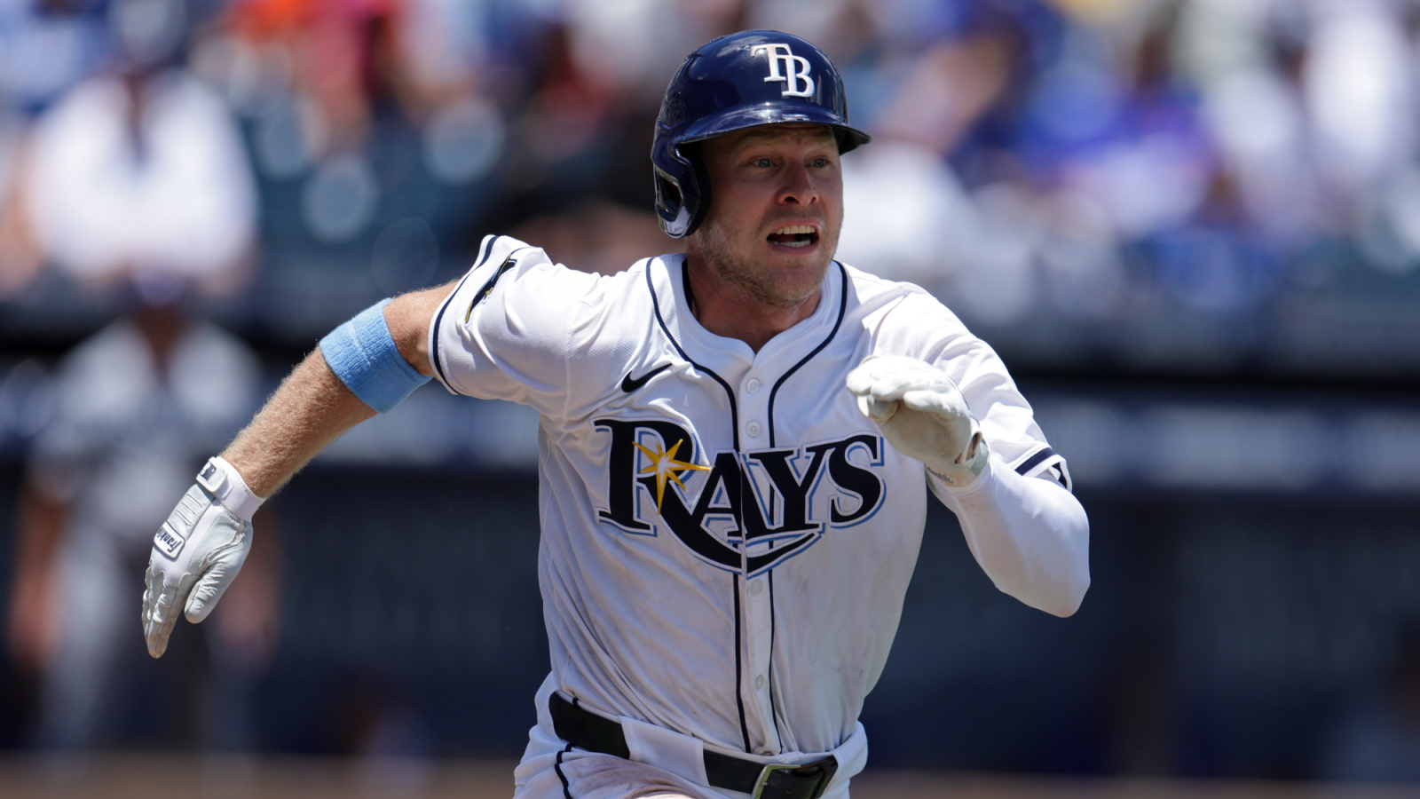 Rays exercise option on veteran infielder