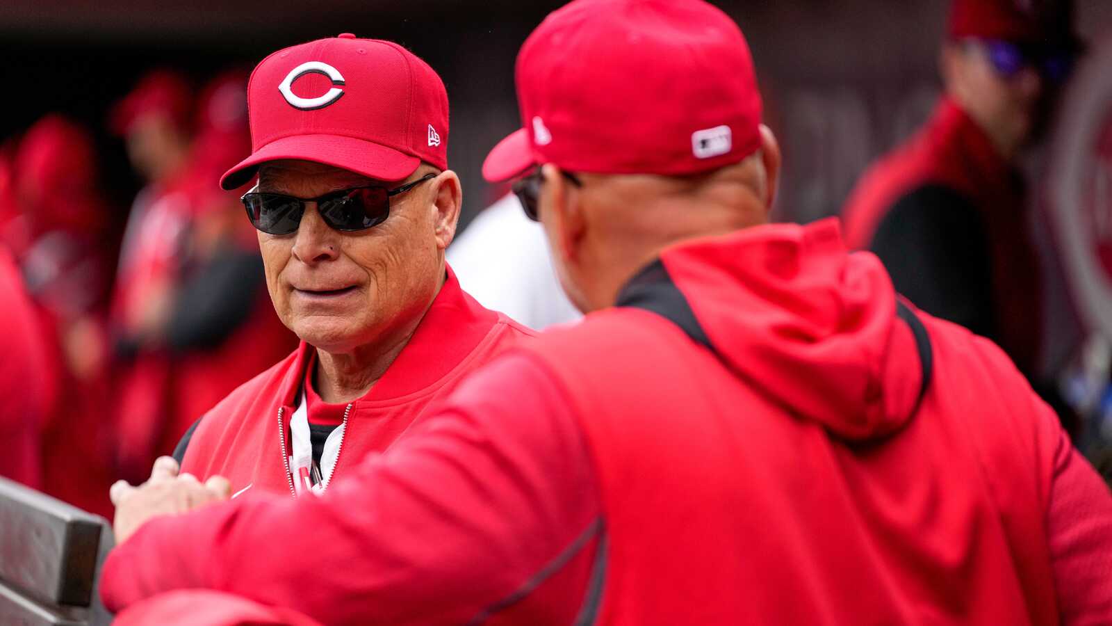Reds bench coach Brad Mills retires
