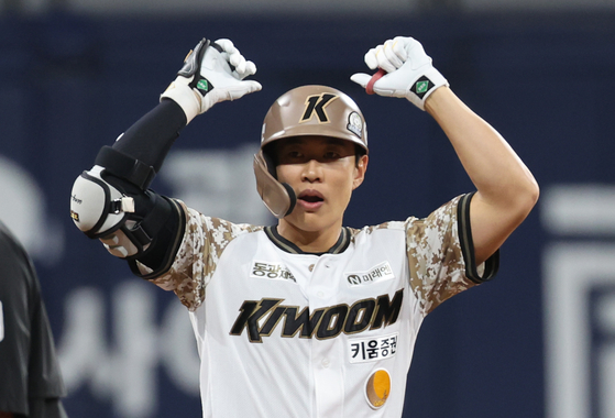 Kiwoom Heroes third baseman Song Sung-mun celebrates during a KBO game against the Kia Tigers at Gocheok Sky Dome in western Seoul on June 26. [YONHAP]