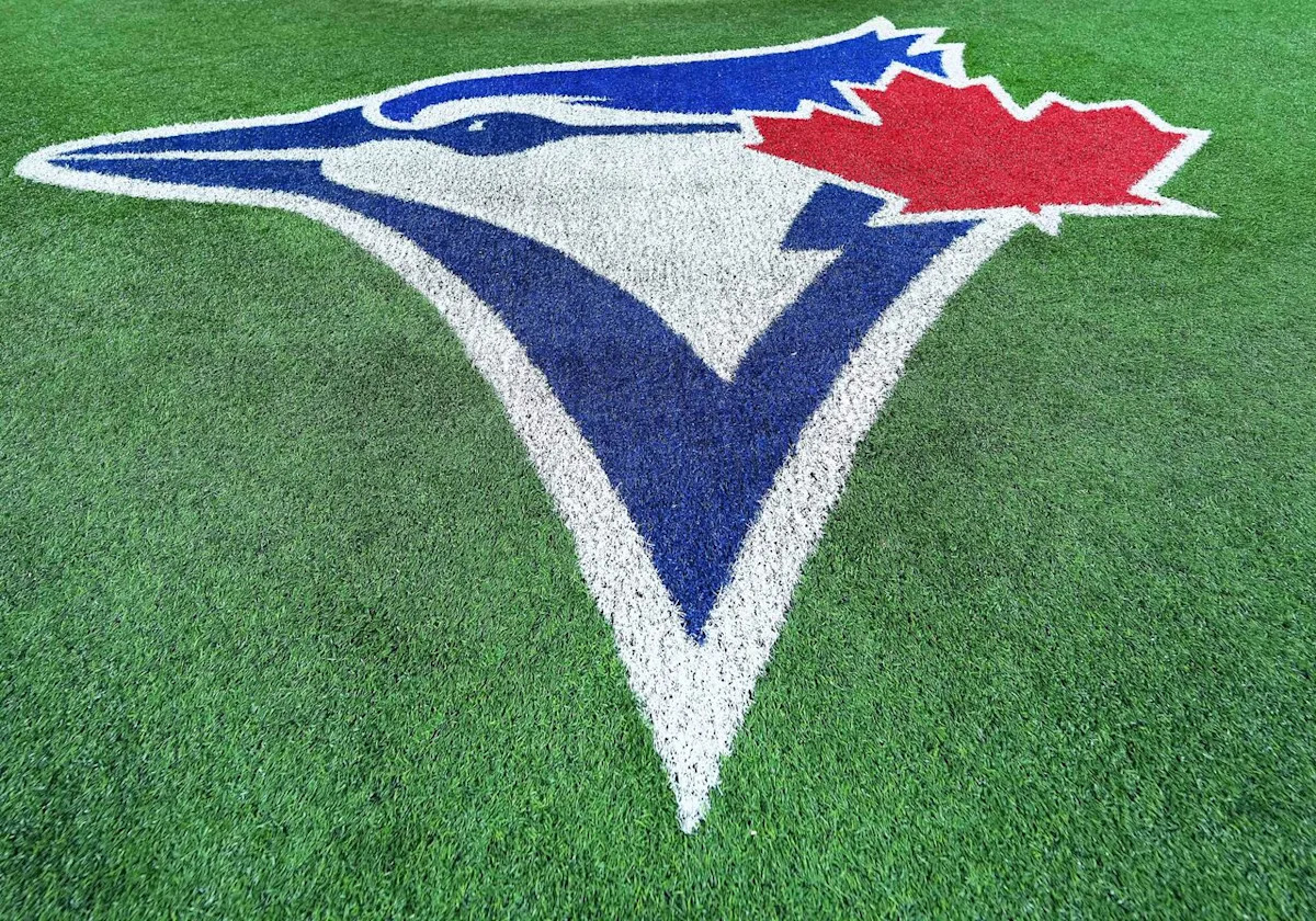 Blue Jays logo on display at Japan boxing match, without apparent MLB sign-off