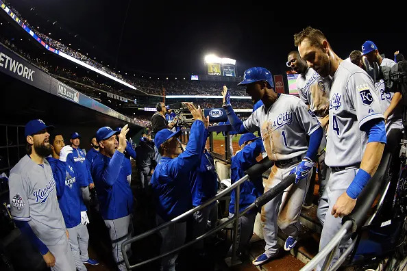 NEW YORK, NY – NOVEMBER 01: Jarrod Dyson #1 of the Kansas City Royals celebrates teammates after scoring the go ahead run hit by Christian Colon #24 in the twelfth inning against Addison Reed #43 of the New York Mets during Game Five of the 2015 World Series at Citi Field on November 1, 2015 in the Flushing neighborhood of the Queens borough of New York City. (Photo by Al Bello/Getty Images)