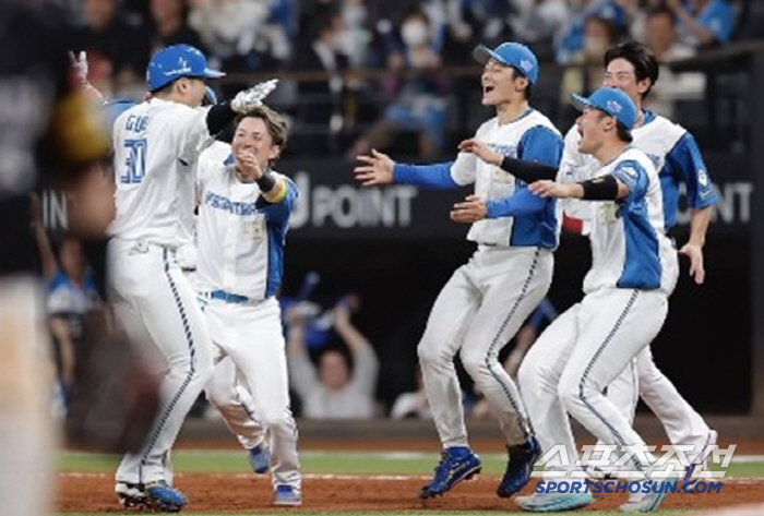 The fielders must have been moved by throwing 111 pitches and going out again in the 9th inning to complete a complete game...It hasn't passed in May, but five starting pitchers from Nippon Ham threw nine complete games (Min Chang-ki's Japanese baseball)
