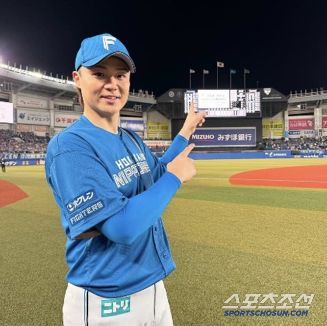 The fielders must have been moved by throwing 111 pitches and going out again in the 9th inning to complete a complete game...It hasn't passed in May, but five starting pitchers from Nippon Ham threw nine complete games (Min Chang-ki's Japanese baseball)