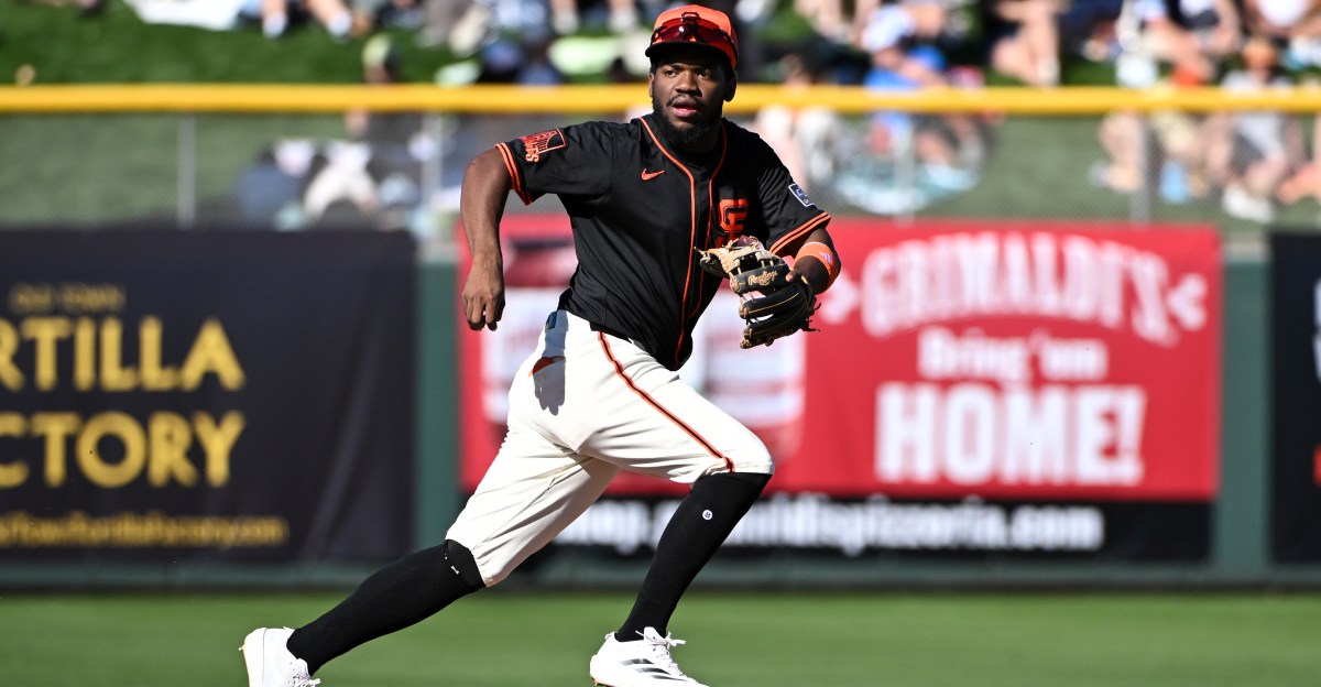 SF Giants re-sign Osleivis Basabe to minor league contract