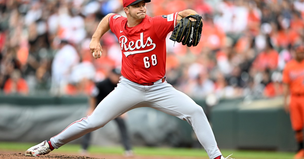 Reds non-tender Will Banfield, Roddery Muñoz, Carson Spiers