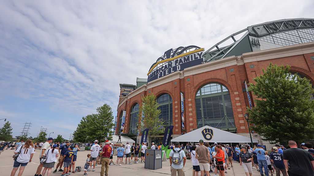 Milwaukee Brewers Annual Clubhouse Sale dates announced