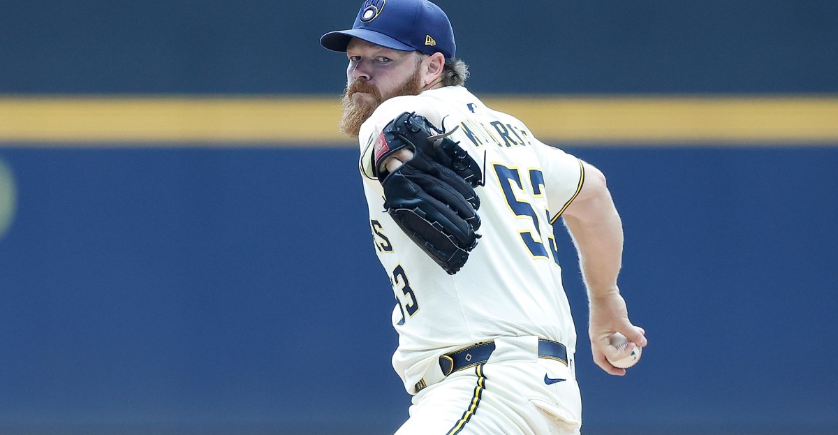 Brandon Woodruff accepts qualifying offer, returns to Brewers for 2026