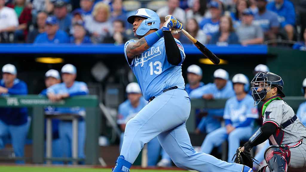 Royals, Salvador Perez agree to two-year contract extension