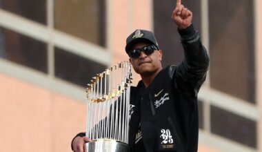 Dave Roberts celebrates 10 years with the Dodgers