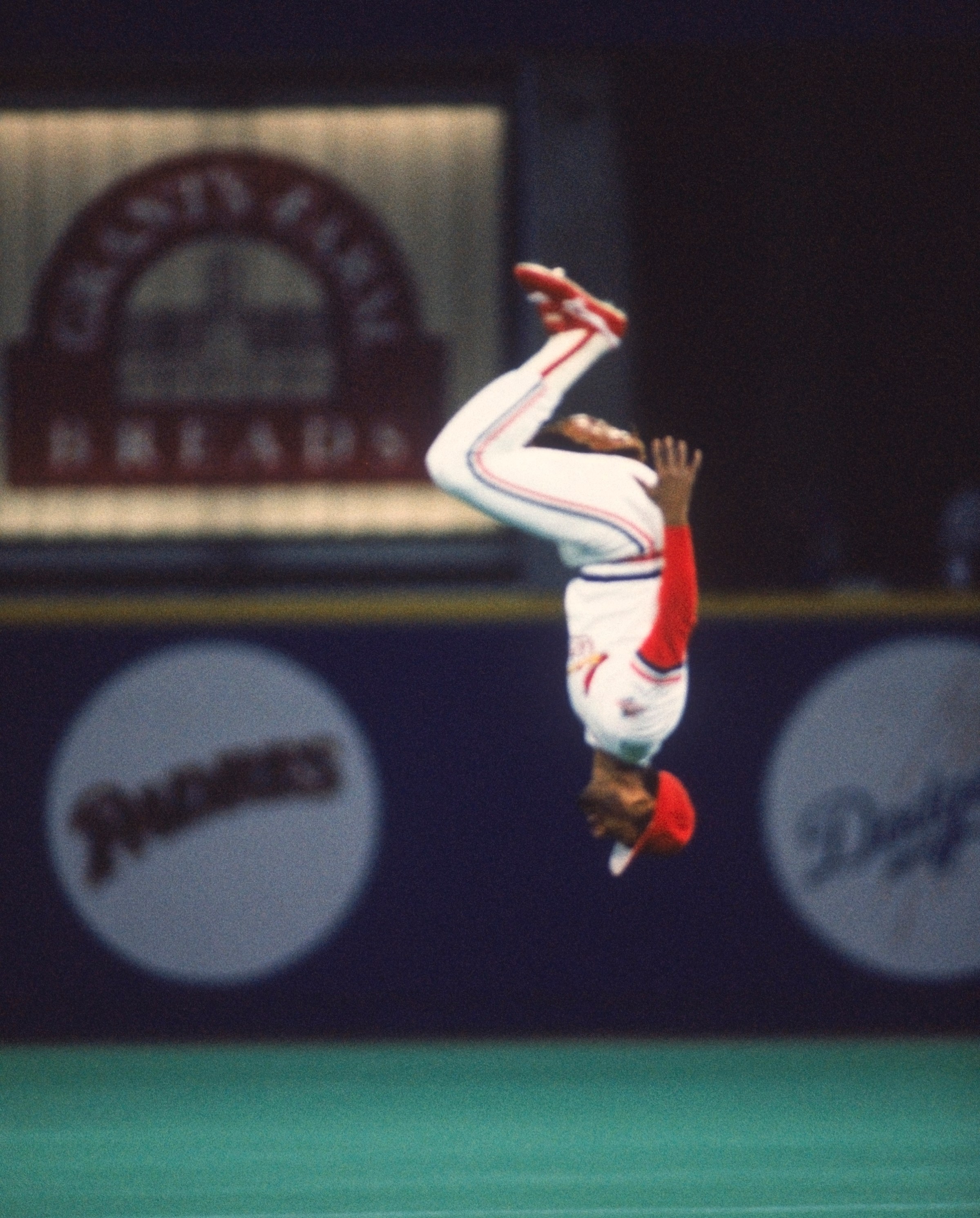 Defying gravity!ST. LOUIS, MISSOURI – OCTOBER 87: St. Louis Cardinals’ shortstop Ozzie Smith #1 does his customary backflip prior to the game during the World Series against the Minnesota Twins at Busch Stadium circa October of 1987 in St. Louis Missouri. (Photo by Focus on Sport via Getty Images)