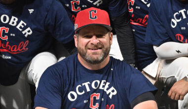 Guardians' Stephen Vogt completes back-to-back award sweep