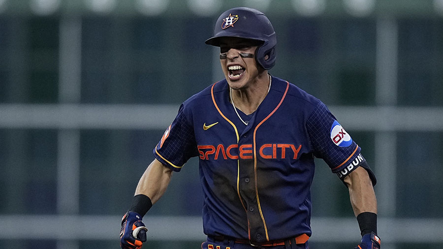 Houston Astros trade Mauricio Dubón...