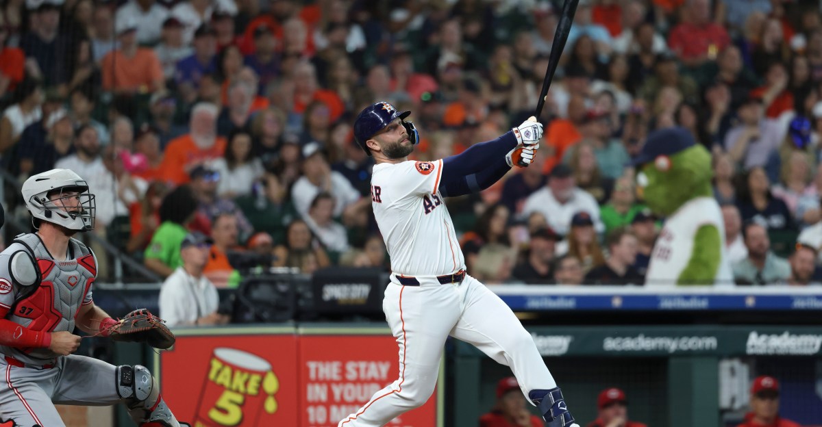 Offseason option for the Cincinnati Reds - Astros 1B Christian Walker