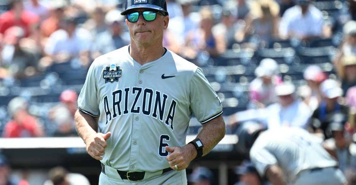 Arizona regents approve Wildcats baseball coach Chip Hale’s contract extension