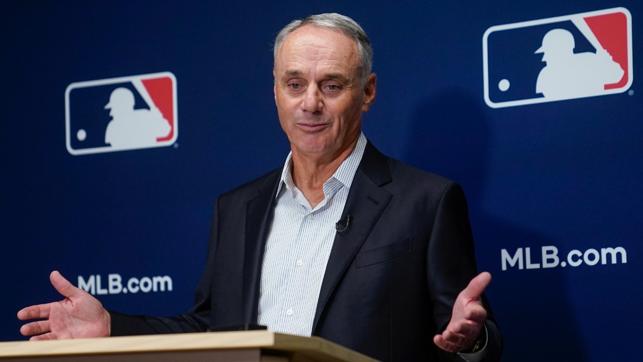 MLB, sports books cap bets on individual pitches