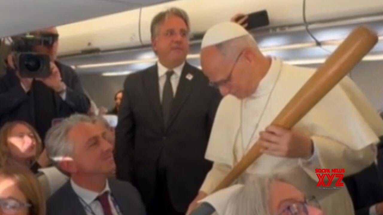 CBS News correspondent surprises Pope Leo with White Sox baseball bat gift (Video)