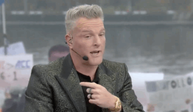 Pitt fans send message to Pirates owners on College GameDay