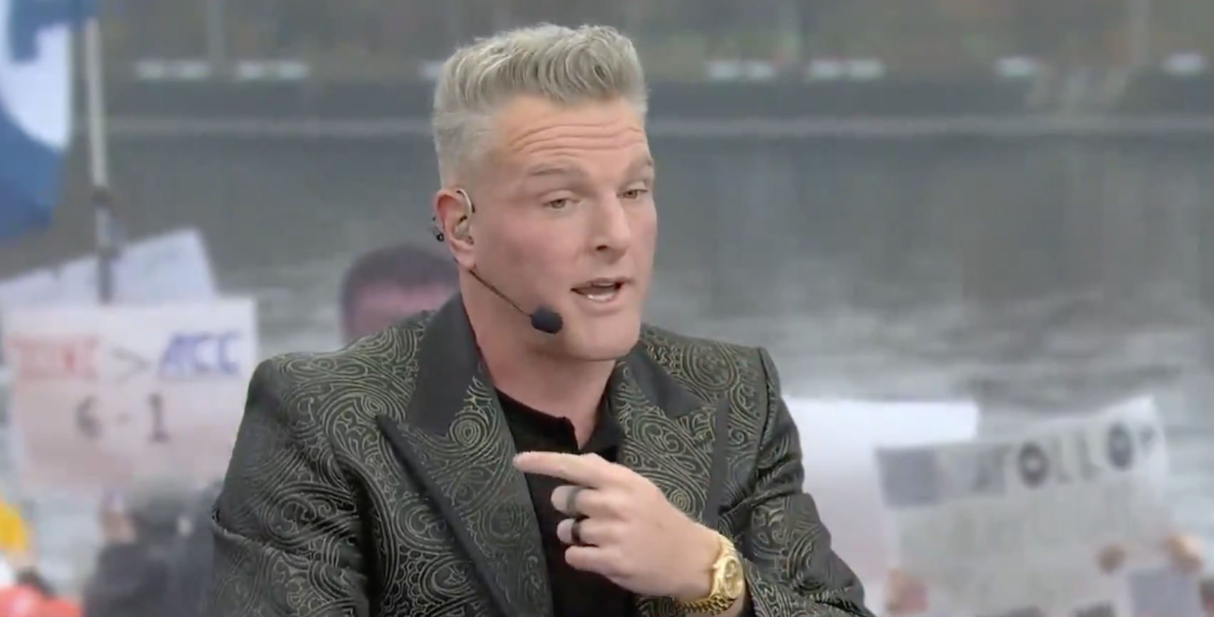 Pitt fans send message to Pirates owners on College GameDay